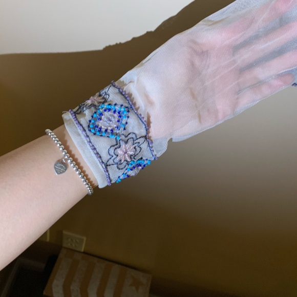 Handmade embroidery blouse with cute detailing - Picture 4 of 4